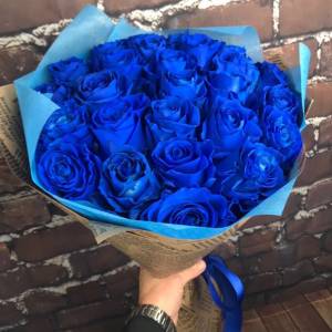 Букет 19 синих роз с оформлением R575
